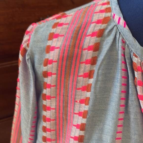Velvet by Graham & Spencer Isla blue and pink boho peasant top. - Picture 6 of 12
